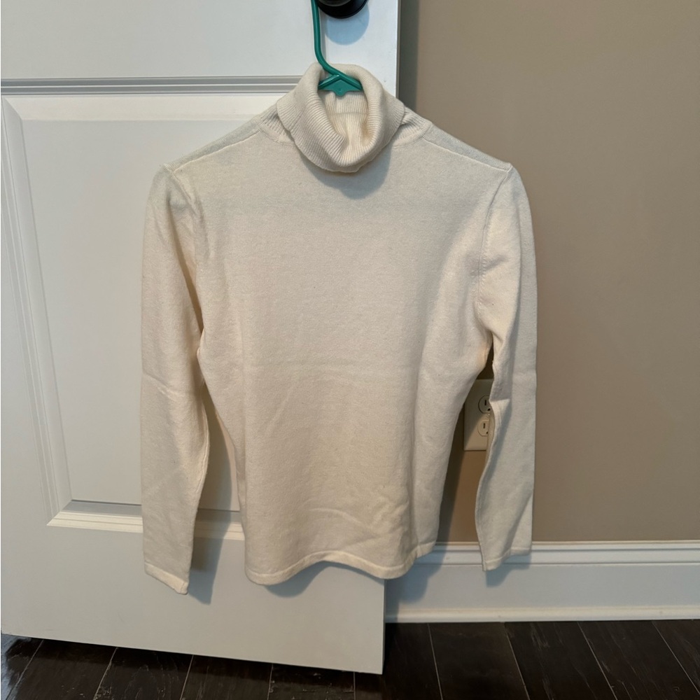 Comfortable soft material - Picture 2 of 2